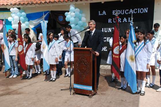 Zottos habilitó obras en la escuela del paraje Palomitas
