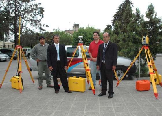 Usandivaras entregó GPS y estaciones totales al área técnica de la Subsecretarìa  de tierra y hábitat 