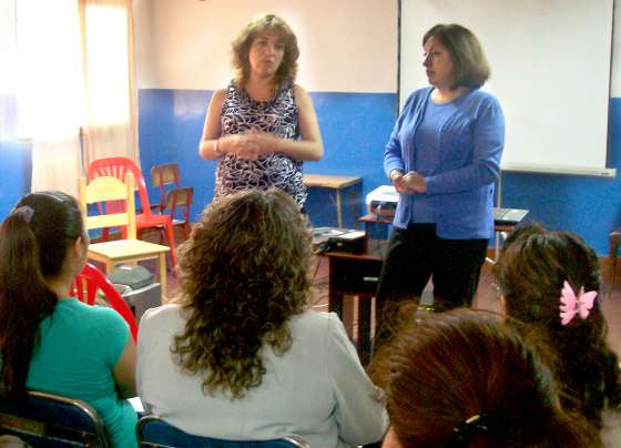 Capacitan a padres acerca de crianza y de familia