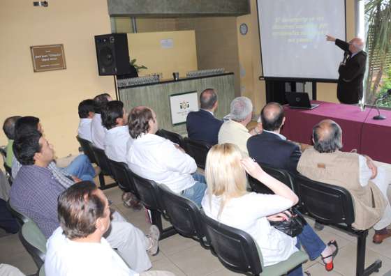 Charla sobre perspectiva de riesgo agroclimático para productores