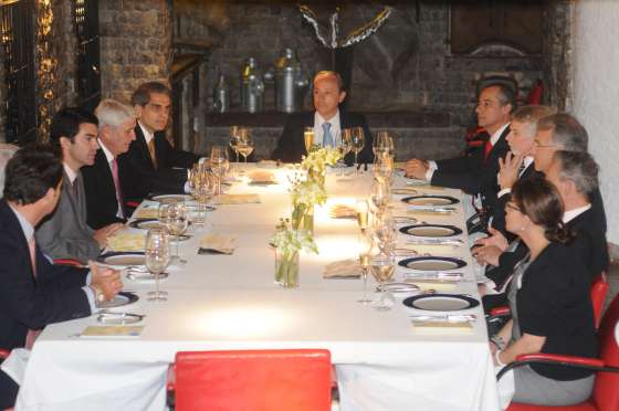 El gobernador participó en el almuerzo de la Cámara Española de Comercio