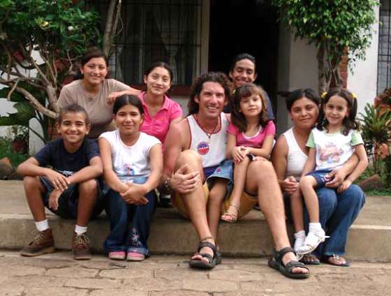 Convocan a familias para el cuidado transitorio de niños