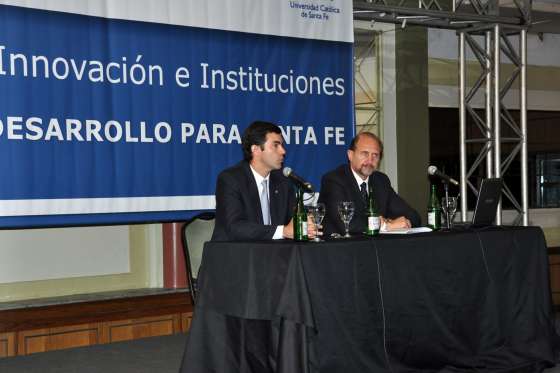El Gobernador Urtubey se refirió a la política de descentralización al disertar en Santa Fe