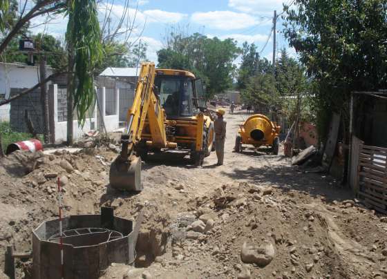 Se ejecuta obras para que vecinos de ocho barrios de la zona norte tengan cloacas