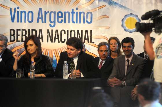 Urtubey participó del acto en que se declaró al vino, bebida nacional