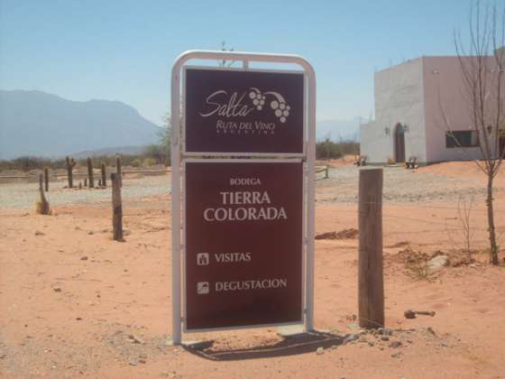 Finalizó la instalación de cartelería de la ruta del vino