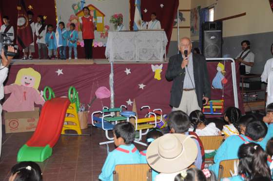 El Gobierno entregó juegos infantiles para el nivel inicial de escuela Dionisio Puch de La Viña 