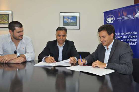 Los vehículos de las agencias de viajes promocionarán los paisajes de Salta