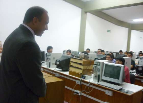 Jóvenes del proyecto Programar se capacitan sobre el uso del voto electrónico