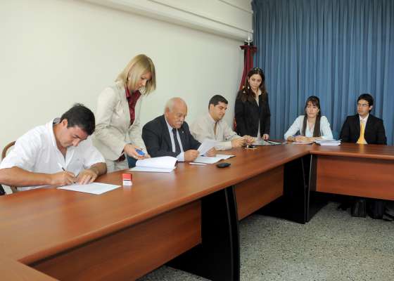 Educación firmó convenios para la construcción de albergues y la refacción de una escuela en Orán