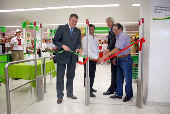 El ministro Loutaif participó de la inauguración de nueva sucursal de supermercados VEA