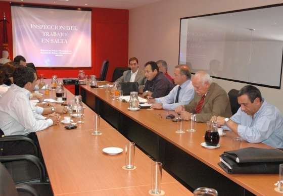 El ministro Fortuny presidió el Plenario de la Mesa Tripartita   