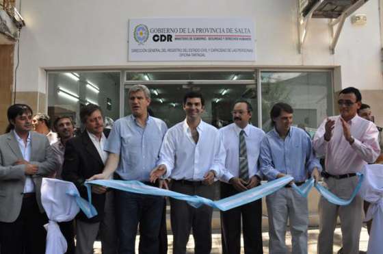 Urtubey inauguró un Centro de Documentación Rápida y centro de salud en Tartagal