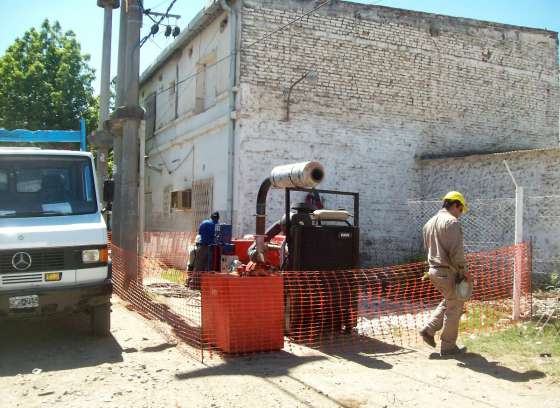 Continúa en barrios de Orán la instalación de grupos electrógenos en pozos de agua 