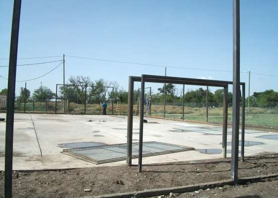  Avanza la construcción de playones deportivos en barrios de la zona sur de la  ciudad 