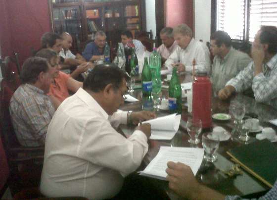 Firma de convenio para la lucha contra el amarillamiento en producciones tabacaleras