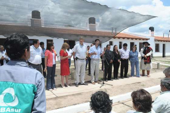 Más viviendas fueron entregadas por Urtubey a vecinos de Copo Quile