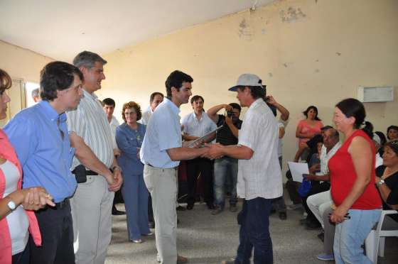 Más de cien familias rosarinas tienen la escritura de su propiedad