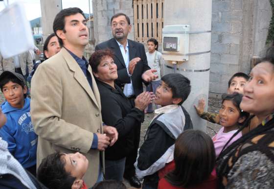 Doscientas cincuenta familias de Barrio Sanidad II cuentan con alumbrado público