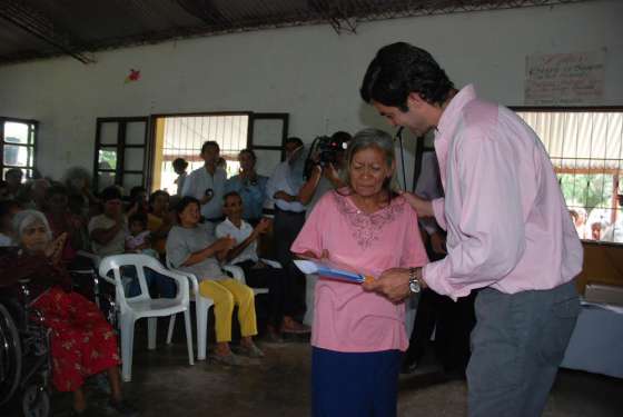Veinte viviendas entregó Urtubey a una comunidad aborigen de El Galpón
