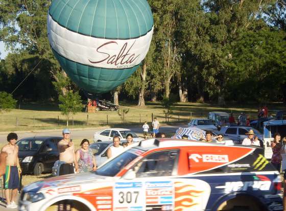Un globo aerostático promocionó Salta en la largada del Dakar 