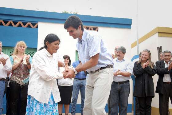 Urtubey entregó viviendas en la comunidad aborigen Eva Perón de Embarcación 