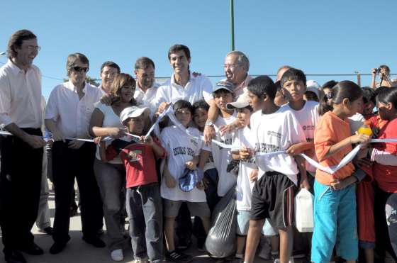 Urtubey inauguró la plaza del barrio Palmeritas