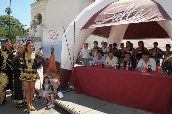 En la plazoleta IV Siglos se presentó el Corso de las Estrellas 2011