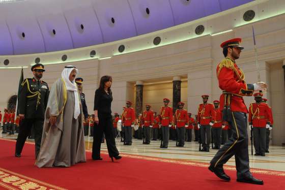 Extensa agenda oficial cumple el gobernador Urtubey en Kuwait