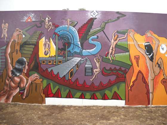 Jóvenes en tratamiento de rehabilitación confeccionan un mural en Cafayate