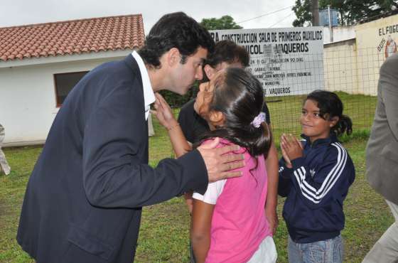 El Gobernador recorrió obras y dialogó con vecinos de Vaqueros