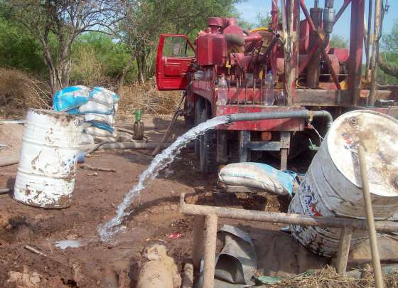 Avanzan en  el interior las obras de agua potable para escuelas y comunidades  