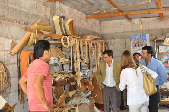 El ministro Posadas visitó a emprendedores de Rosario de Lerma