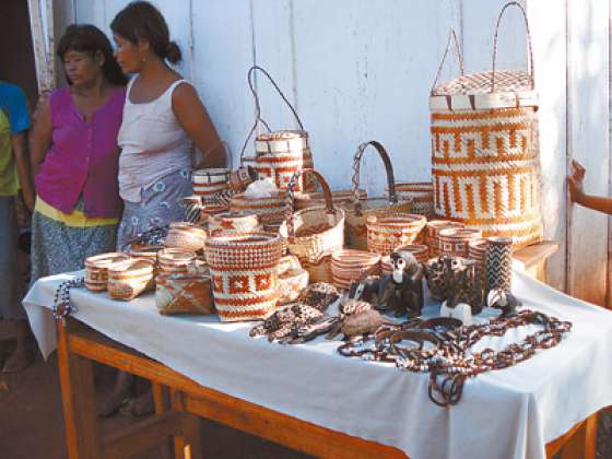 Comunidades aborígenes exponen en Plazoleta IV Siglos