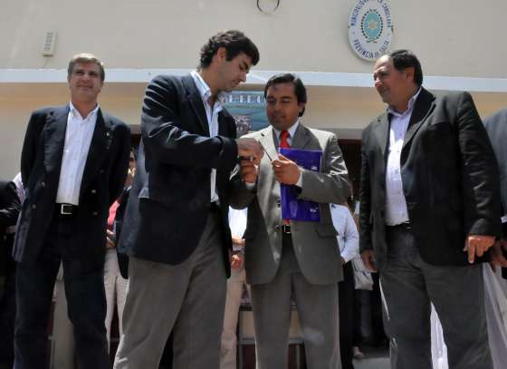 La Provincia entregó un camión para uso municipal de la Candelaria