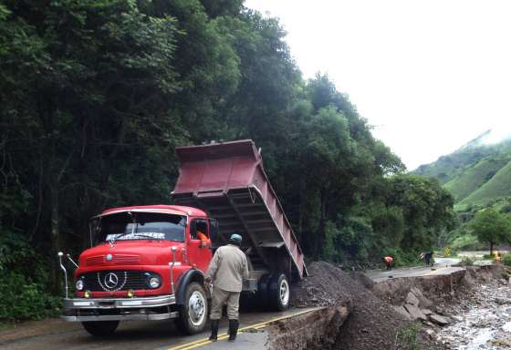 Se realizan reparaciones en la Ruta 33 camino a Cachi