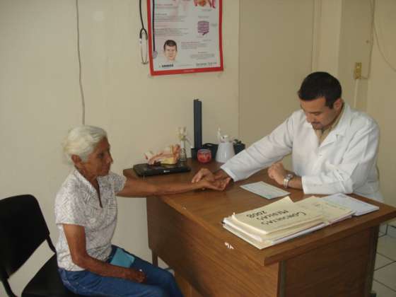 Atención integral y específica para adultos mayores en barrio El Mirador