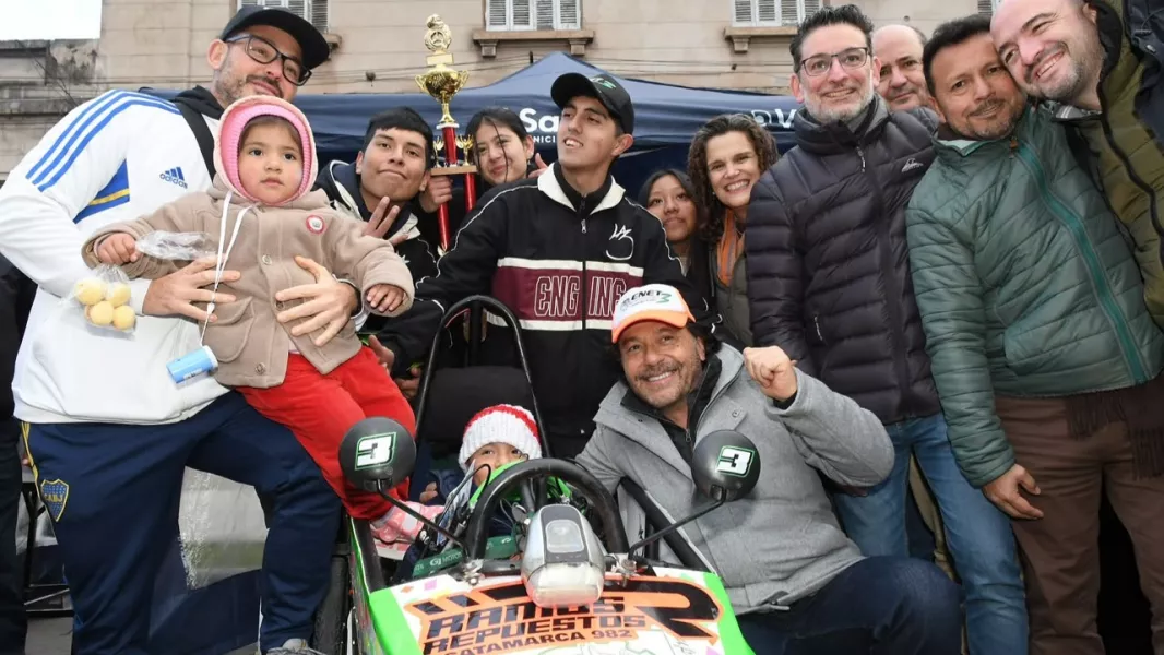 Sáenz participó de la gran muestra Estudiá Salta que convocó a miles de jóvenes y familias.