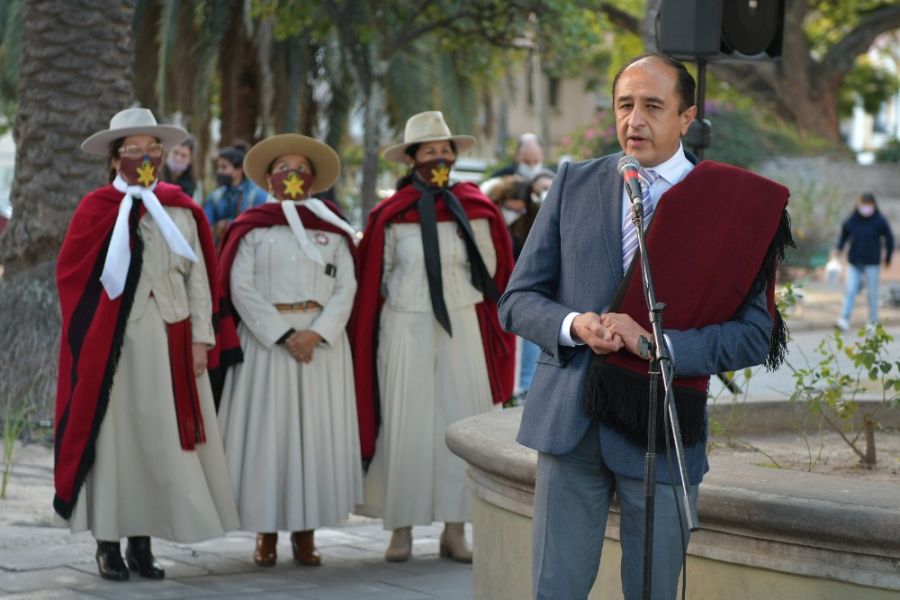 Con un sentido acto de homenaje y en el marco del Bicentenario de la muerte del general Güemes, la Comisión del Bicentenario, junto a organizaciones y autoridades locales recordaron en el lugar en donde se encontraba el puente del Tagarete de Tineo en 1821, el momento en que el héroe gaucho fue herido de muerte.