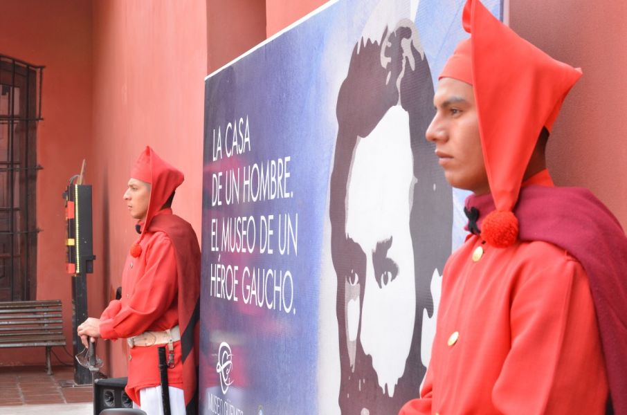 Desde mañana lunes acompañarán a Granaderos en la Guardia de Casa Rosada, como parte del homenaje a Güemes que se desarrollarán por el Bicentenario de su fallecimiento.