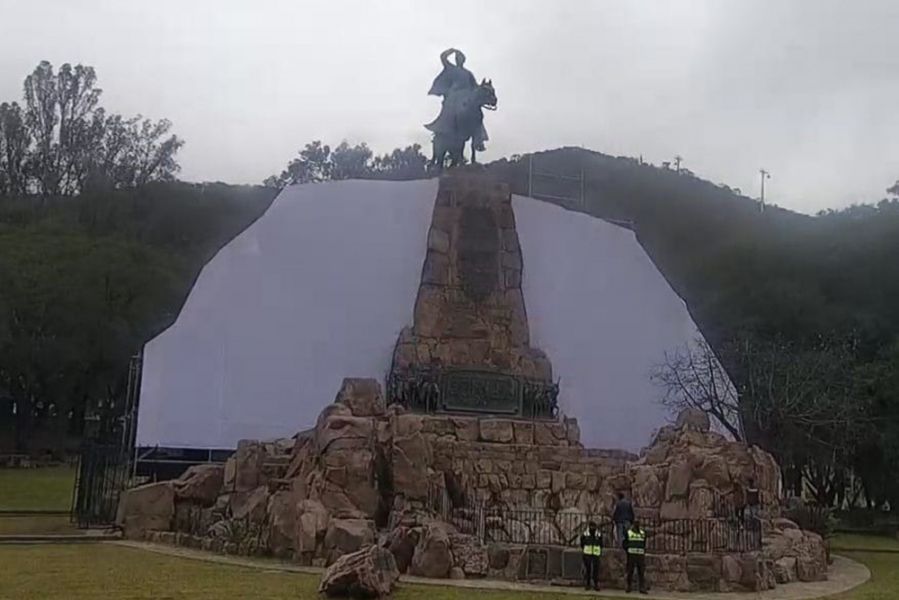 Esta noche se realizará la Guardia Bajo las Estrellas con la presencia del Presidente de la Nación, el Gobernador de la Provincia y la participación restringida de autoridades. Las celebraciones serán sin público.