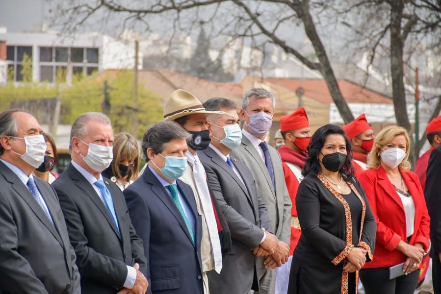 El vicegobernador Antonio Marocco y el ministro de Relaciones Exteriores de la República del Paraguay, Euclides Acevedo, encabezaron el acto en el marco del Bicentenario del Paso a la Inmortalidad del Héroe Gaucho.