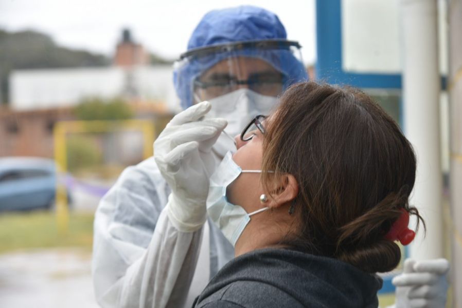 Serán para la detección de coronavirus e influenza. La atención es a libre demanda, en el horario de 8 a 13 y a libre demanda. El dispositivo estará operativo para quienes tengan síntomas compatibles con la infección. No se hisopará a los contactos estrechos de un caso positivo.