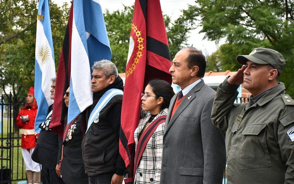 Para conmemorar el aniversario de aquel hecho histórico, durante la Guerra de Malvinas, se realizó un emotivo acto en donde veteranos, familiares de caídos, funcionarios y vecinos del lugar homenajearon a los 25 marinos salteños fallecidos en aguas del Atlántico Sur.