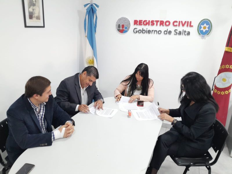 Estará destinada exclusivamente a la atención de los profesionales abogados quienes constantemente demandan los servicios del organismo registral para el curso de los expedientes legales.