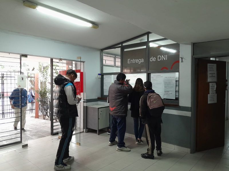 Tras el operativo de entrega de DNI realizado por este organismo para las elecciones, los ciudadanos que no retiraron sus ejemplares lo podrán hacer en las oficinas donde realizaron sus trámites en horario habitual de 7:30 a 15.