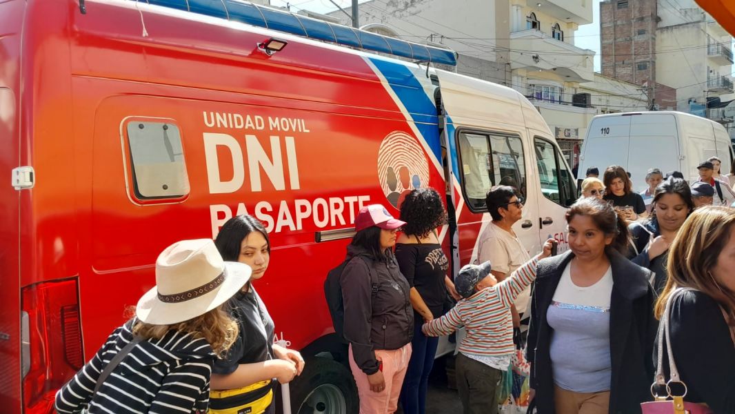 Se entregan 100 números por día. Hasta el viernes se tomarán trámites identificatorios en el acceso al mercado por calle Urquiza.