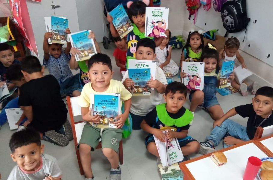 Educación entrega libros de literatura para alumnos de Nivel Inicial
