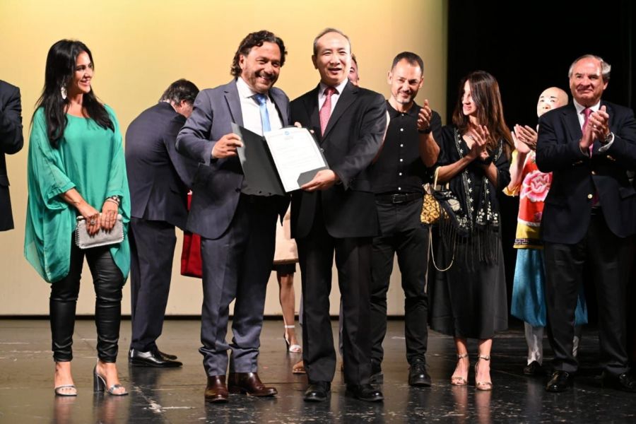 Año Nuevo chino: El gobernador Sáenz asistió a la gala de la ópera Sichuan