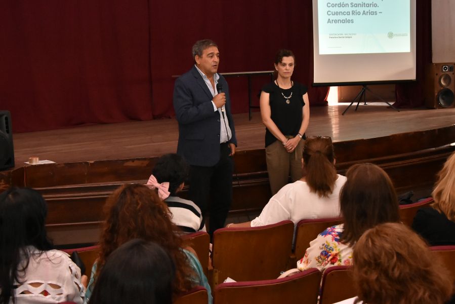 Ministers Mangione and Fiore during the opening of the workshop on waterborne diseases.